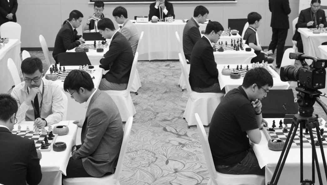प्राग 2026 से सत्ताईस मिनिएचर तक: ChessBase Magazine #225 का बहीखाता
